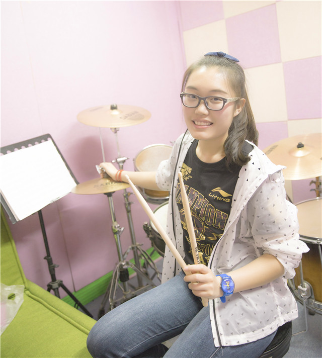 2015革特打击乐我们的女鼓手一